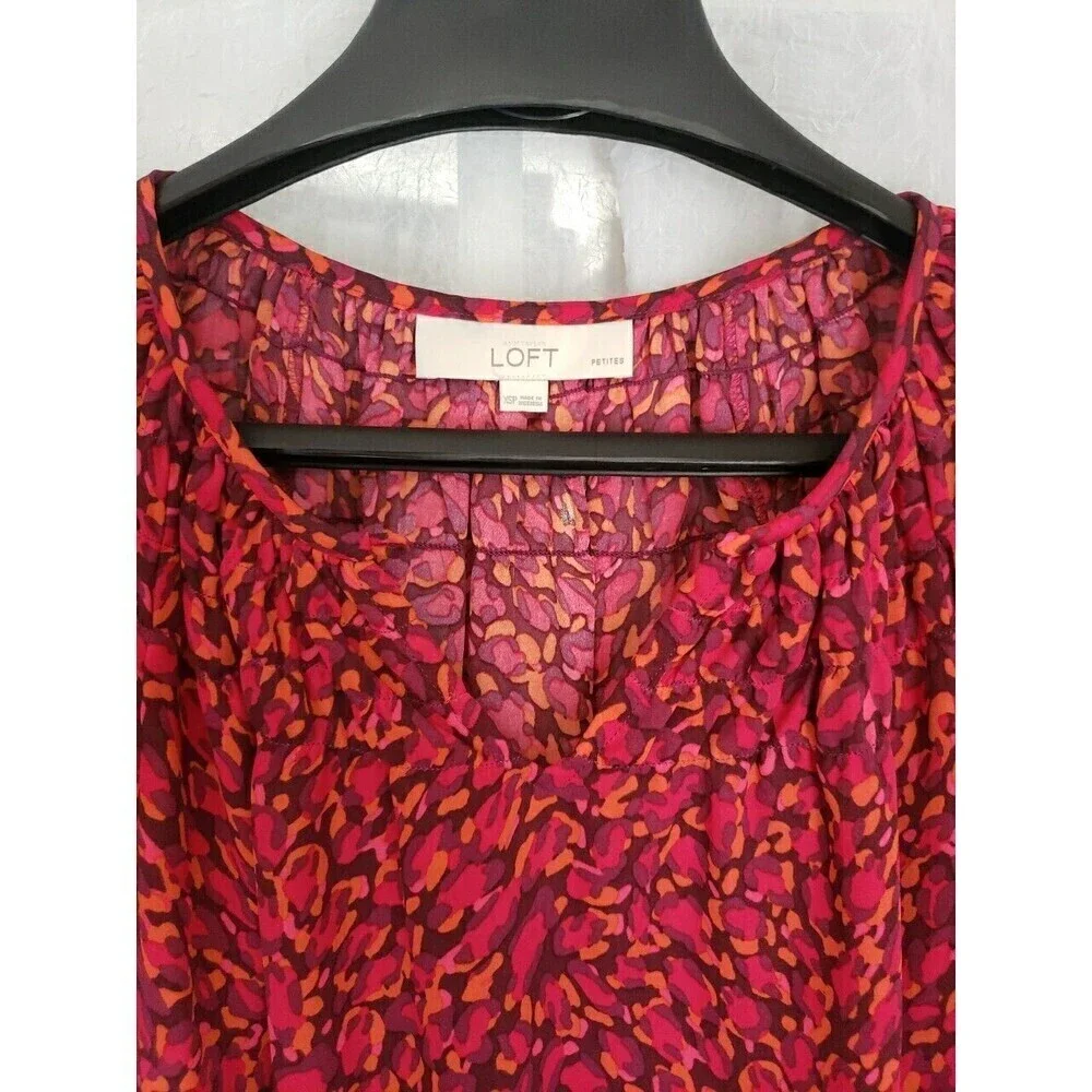 LOFT Ann Taylor Blouse Size XS Red Abstract Keyhole 3/4 Length Elastic Sleeve